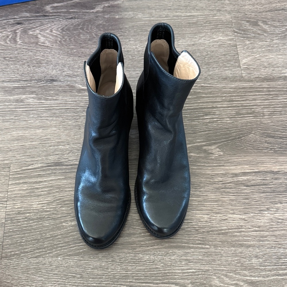 Stuart Weitzman Black Leather EasyOn Reserve Chelsea Boots